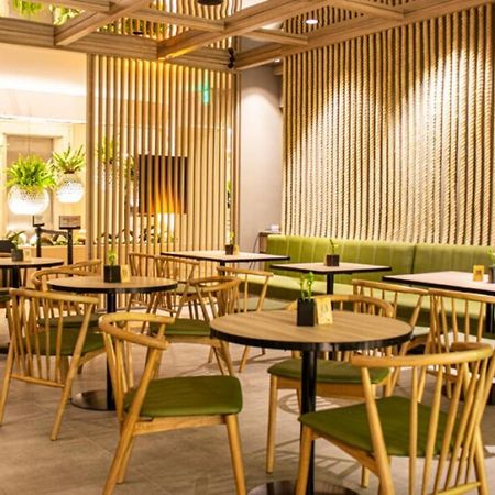 Hotel Estelar Altamira อีบาเก ภายนอก รูปภาพ Interior of a typical Starbucks in China