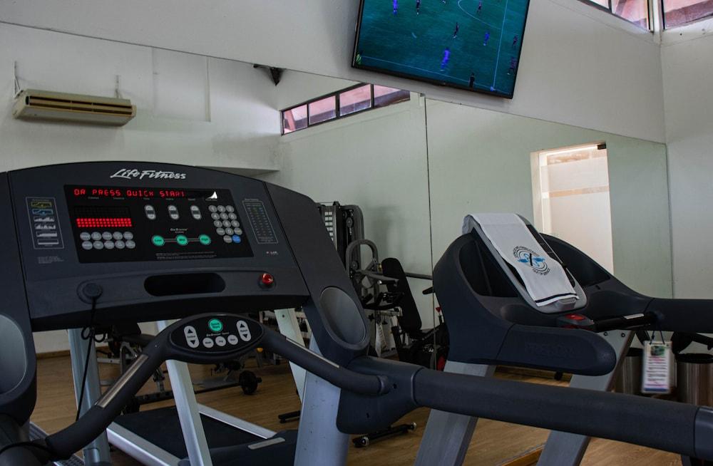 Hotel Estelar Altamira อีบาเก ภายนอก รูปภาพ A treadmill